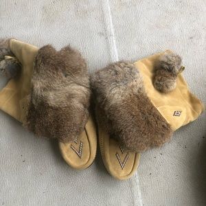 “Manitobah”mukluks waterproof cowhide suede with rabbit fur